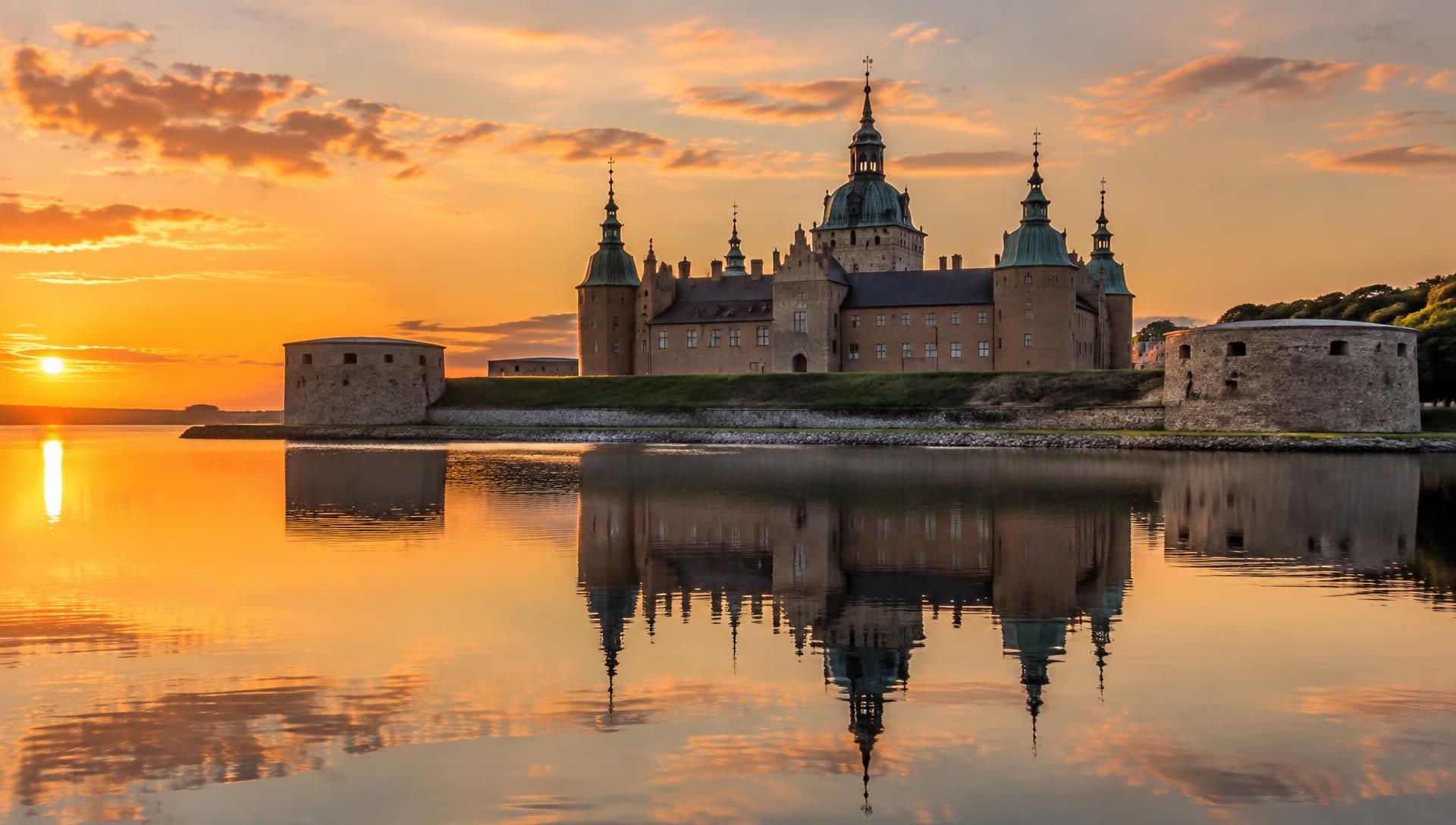 Slott i Sverige i solnedgång